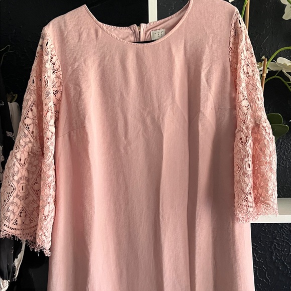 2 dresses- Women’s Pink Lace Sleeve Shift Top - Classic Feminine Style. XL - Picture 4 of 7